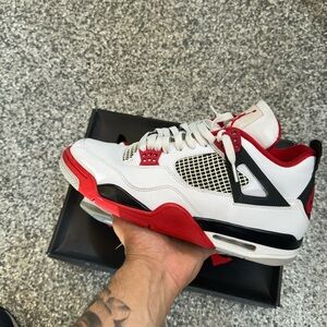 Jordan 4 fire red